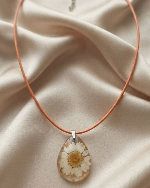 Daisy Dewdrop Necklace – Real Pressed Daisy Resin Pendant