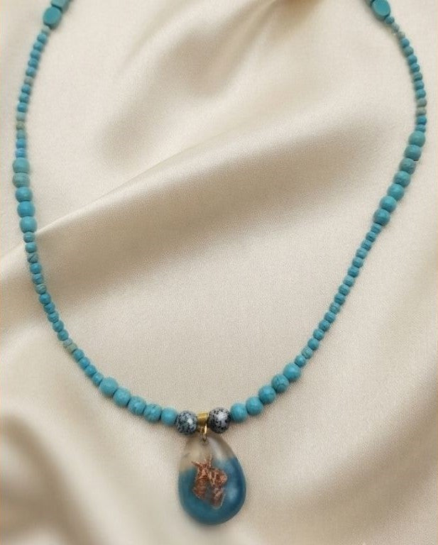 Ocean Whisper Necklace – Handcrafted Resin Seashell Pendant