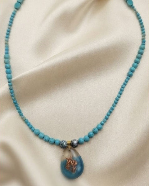 Ocean Whisper Necklace – Handcrafted Resin Seashell Pendant