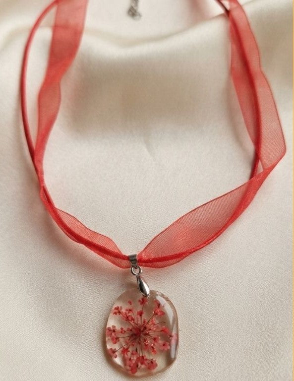 Crimson Blossom Necklace – Preserved Red Flower in Epoxy Resin