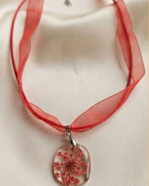 Crimson Blossom Necklace – Preserved Red Flower in Epoxy Resin