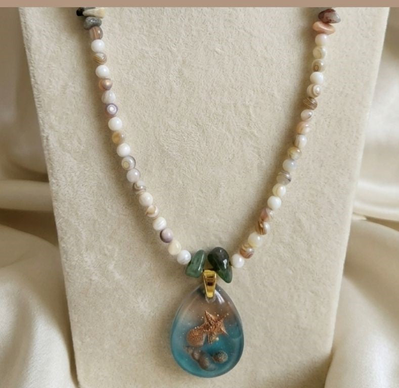 Ocean Treasure Necklace – Coastal Dreams in Resin