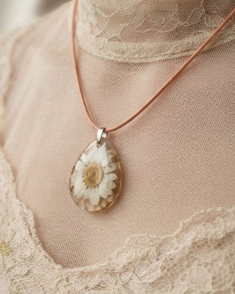 Daisy Dewdrop Necklace – Real Pressed Daisy Resin Pendant
