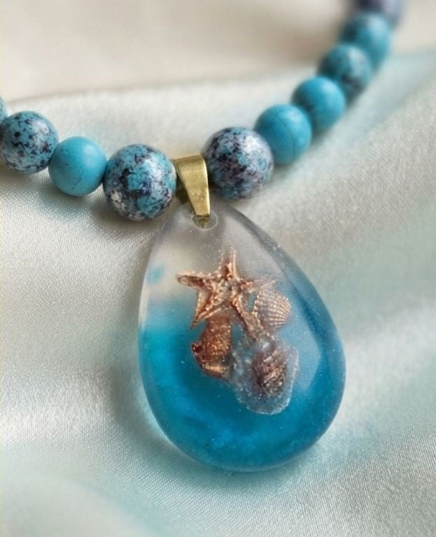 Ocean Whisper Necklace – Handcrafted Resin Seashell Pendant