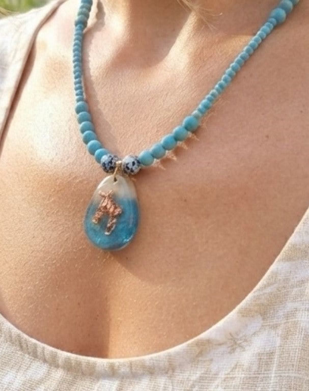 Ocean Whisper Necklace – Handcrafted Resin Seashell Pendant