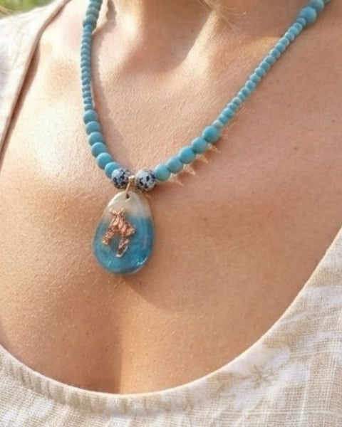 Ocean Whisper Necklace – Handcrafted Resin Seashell Pendant