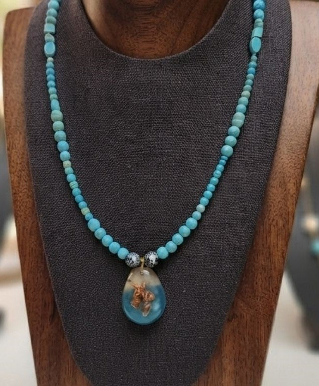 Ocean Whisper Necklace – Handcrafted Resin Seashell Pendant