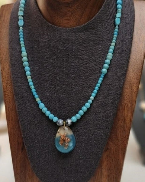 Ocean Whisper Necklace – Handcrafted Resin Seashell Pendant