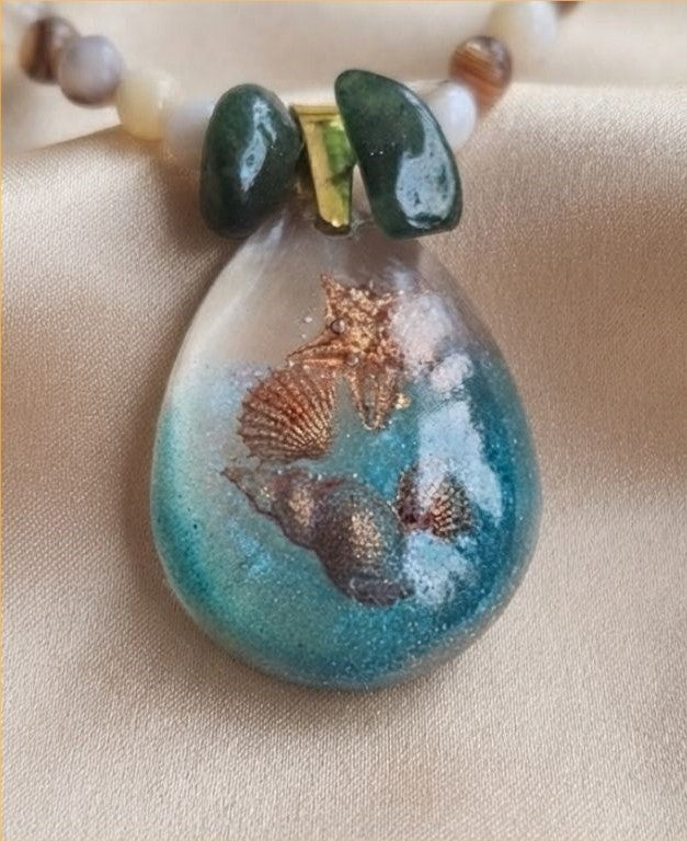 Ocean Treasure Necklace – Handcrafted Resin Seashell Pendant