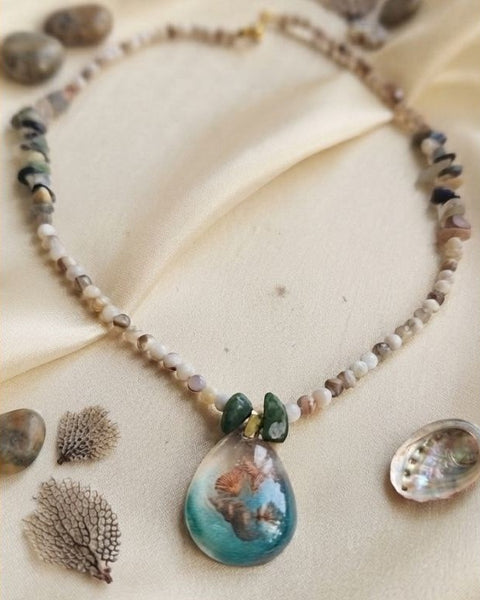 Ocean Treasure Necklace – Handcrafted Resin Seashell Pendant
