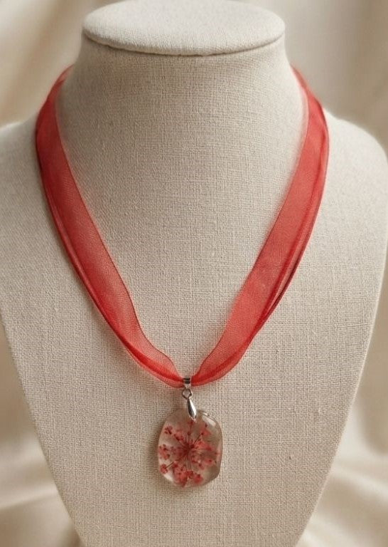 Crimson Blossom Necklace – Preserved Red Flower in Epoxy Resin
