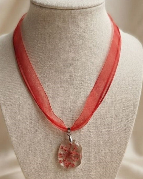 Crimson Blossom Necklace – Preserved Red Flower in Epoxy Resin