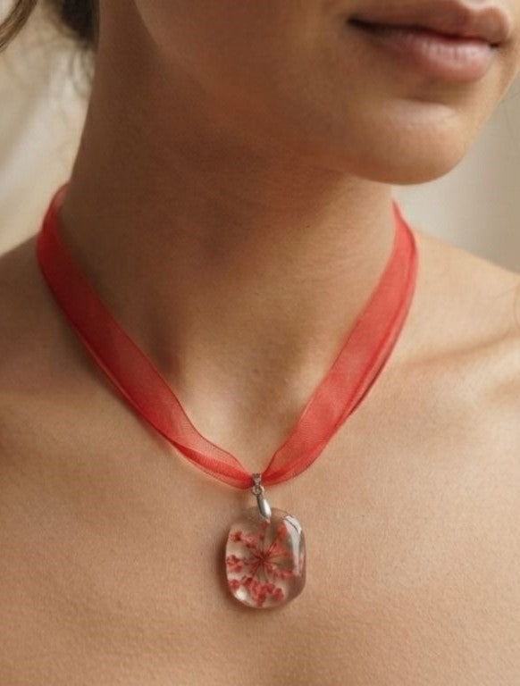 Crimson Blossom Necklace – Preserved Red Flower in Epoxy Resin