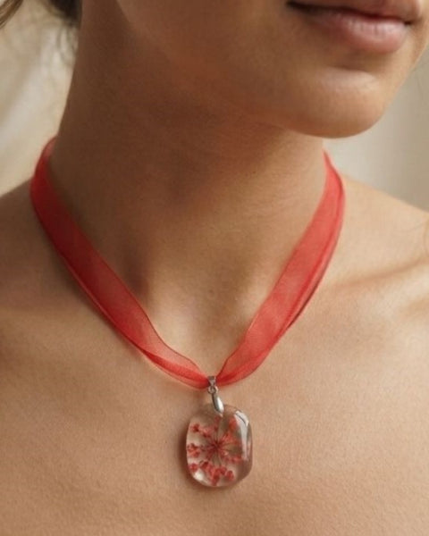 Crimson Blossom Necklace – Preserved Red Flower in Epoxy Resin