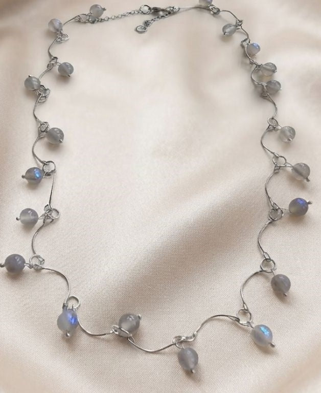 Moonlit Grace Necklace – Labradorite Elegance
