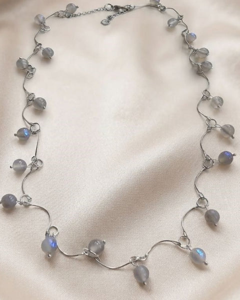 Moonlit Grace Necklace – Labradorite Elegance