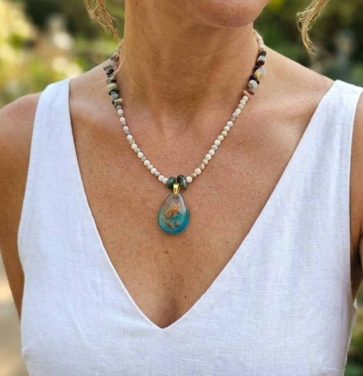 Ocean Treasure Necklace – Coastal Dreams in Resin