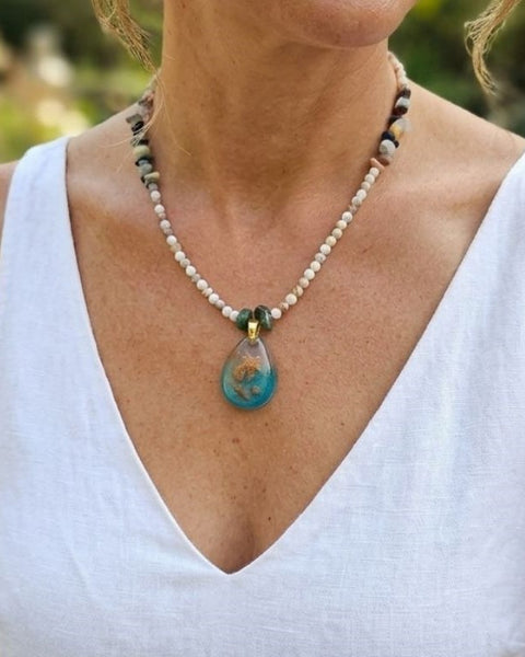 Ocean Treasure Necklace – Coastal Dreams in Resin
