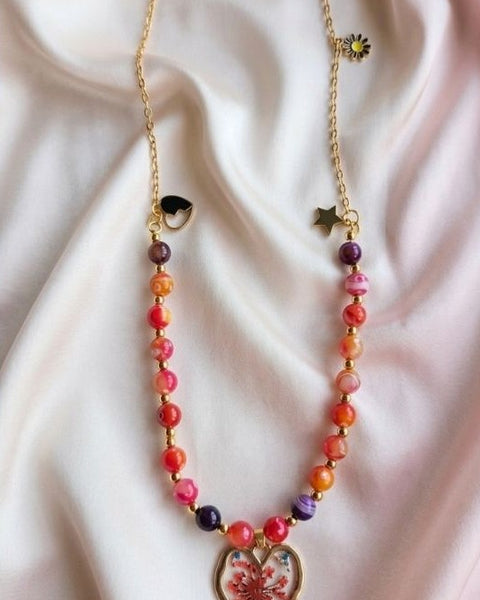 Heart of Bloom Necklace – Preserved Flower & Natural Agate Elegance