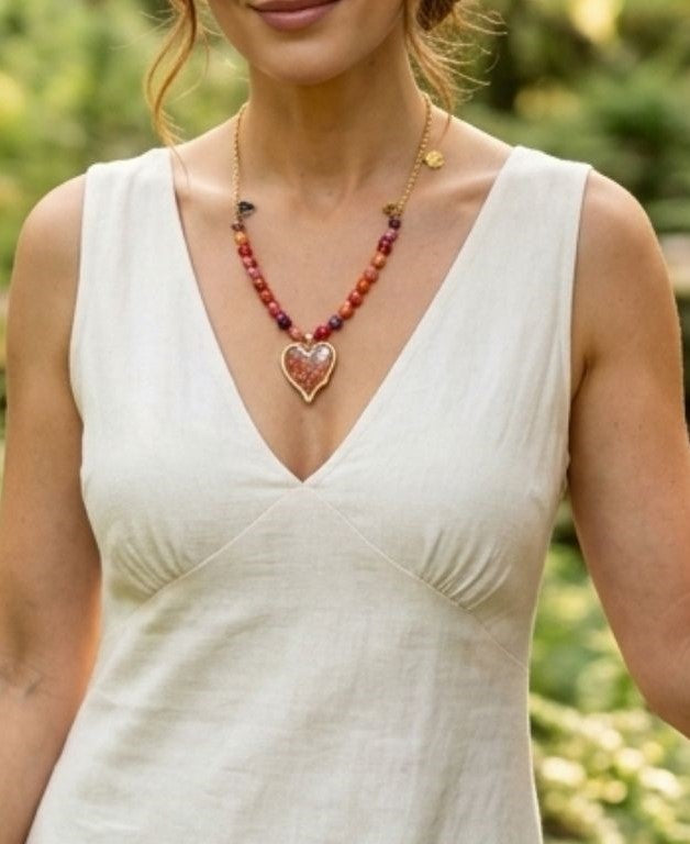 Heart of Bloom Necklace – Preserved Flower & Natural Agate Elegance