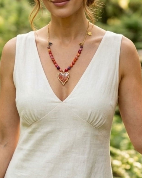 Heart of Bloom Necklace – Preserved Flower & Natural Agate Elegance