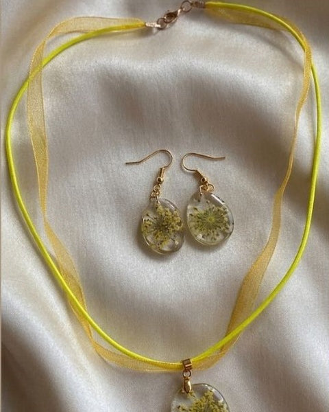 Blush Bloom Resin Jewelry Set – Necklace & Earrings with Preserved Flowers