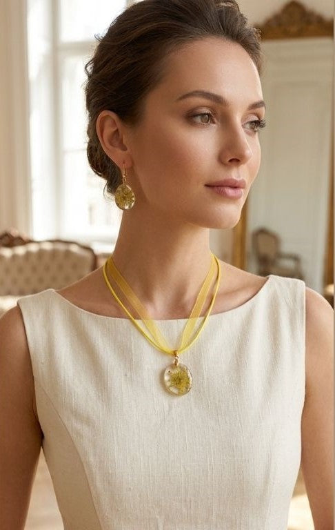 Blush Bloom Resin Jewelry Set – Necklace & Earrings with Preserved Flowers