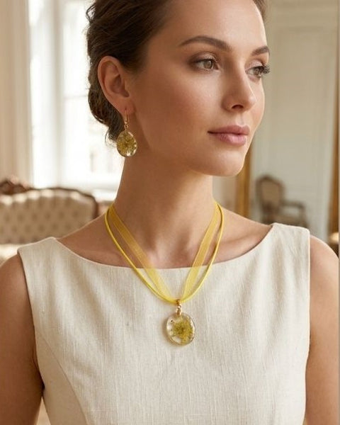 Blush Bloom Resin Jewelry Set – Necklace & Earrings with Preserved Flowers