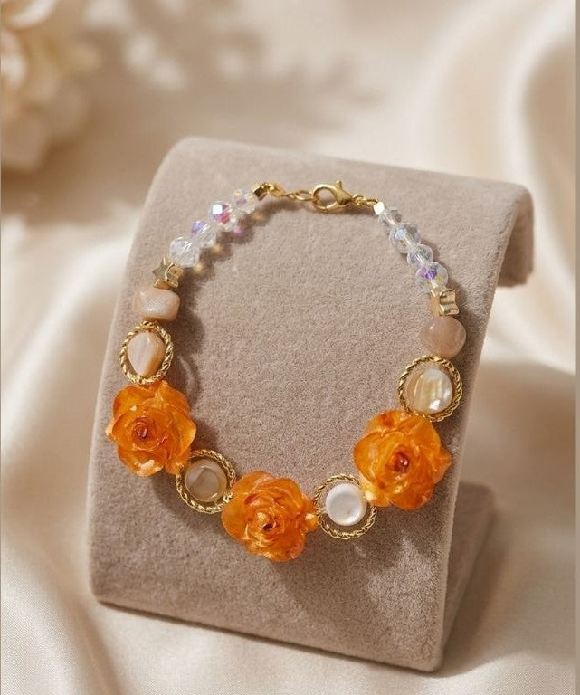 Amber Rose Elegance Bracelet – Resin Blooms with Freshwater Pearls & Gold Accents