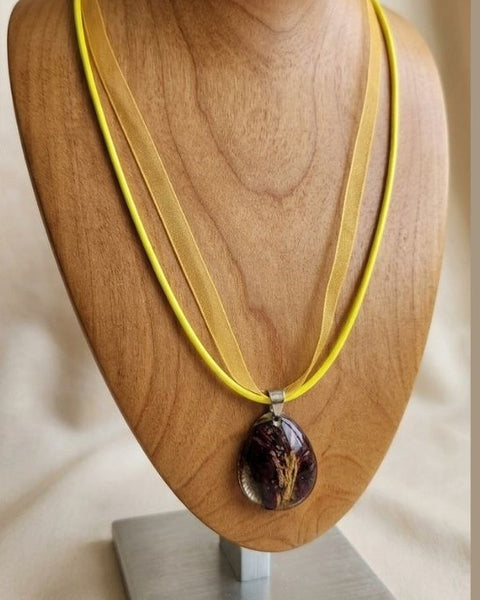 Rose Garden Necklace – Preserved Rose Leaf in Resin