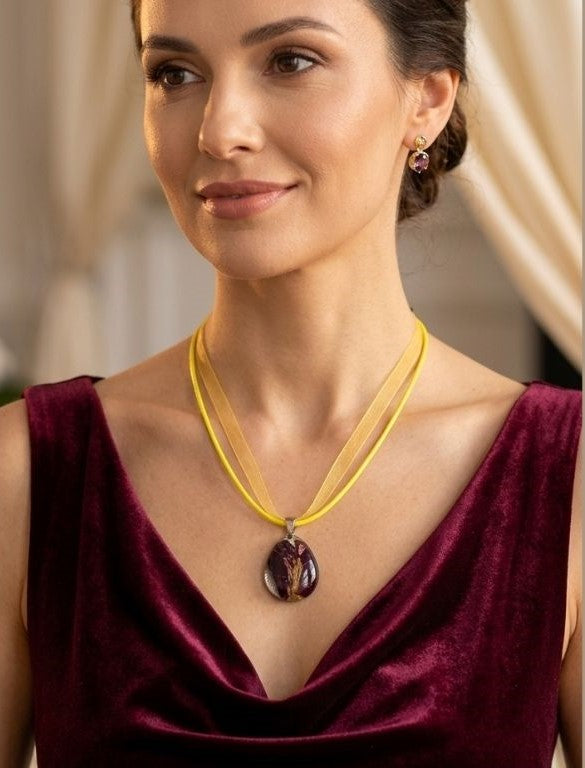 Rose Garden Necklace – Preserved Rose Leaf in Resin