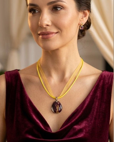 Rose Garden Necklace – Preserved Rose Leaf in Resin