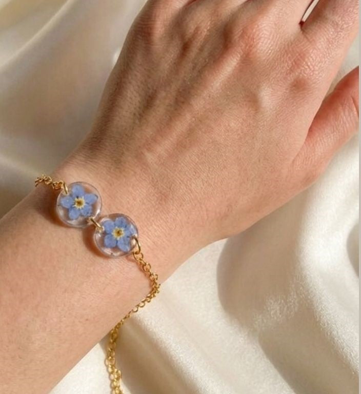 Forget-Me-Not Gold Chain Bracelet – A Touch of Timeless Memory