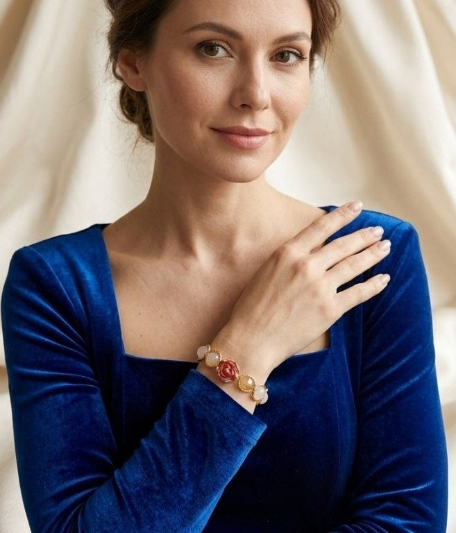 Amber Glow Rose Bracelet – Warm Elegance in Gold
