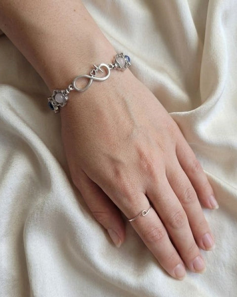 "Eternal Harmony" Bracelet – Rose Quartz & Sodalite in Silver Bloom
