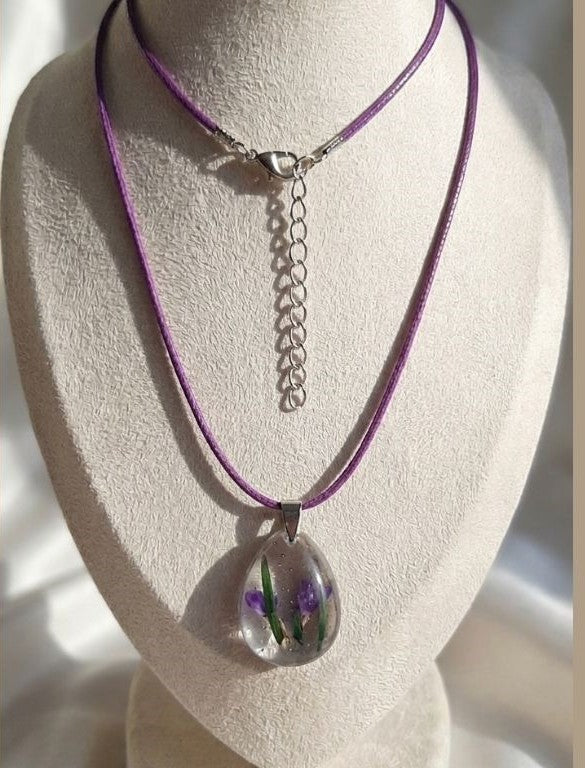 Lilac Meadow Necklace – Resin Bloom with Fabric Chain