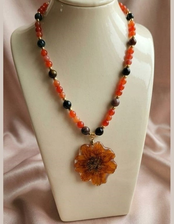 Amber Bloom – A Statement of Warmth & Power