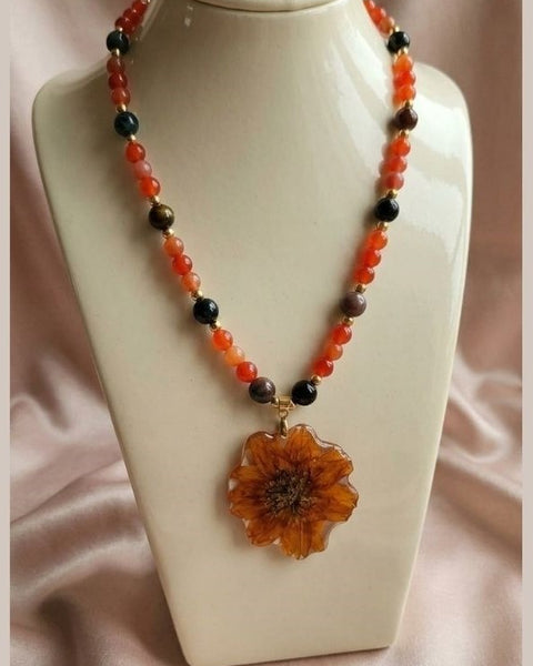 Amber Bloom – A Statement of Warmth & Power