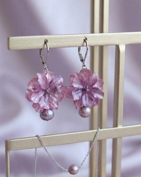 Pearl Blossom Earrings – Resin Floral Elegance with Freshwater Pearl