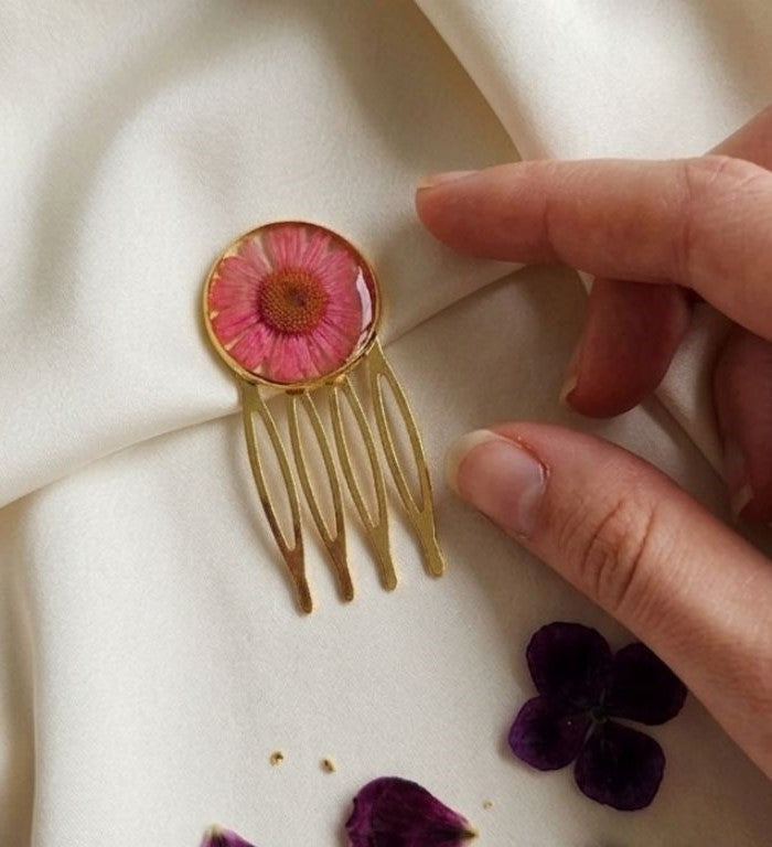 Blush Bloom Hair Comb – Preserved Flower Elegance