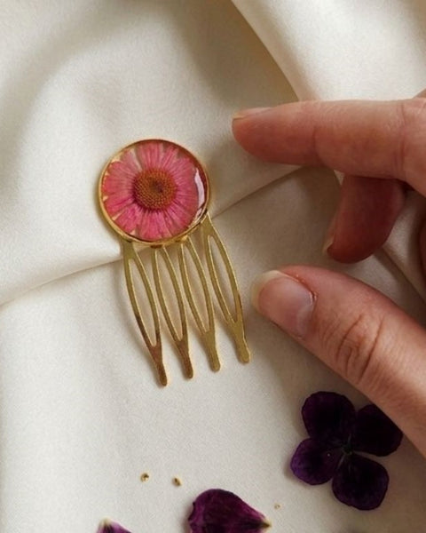 Blush Bloom Hair Comb – Preserved Flower Elegance