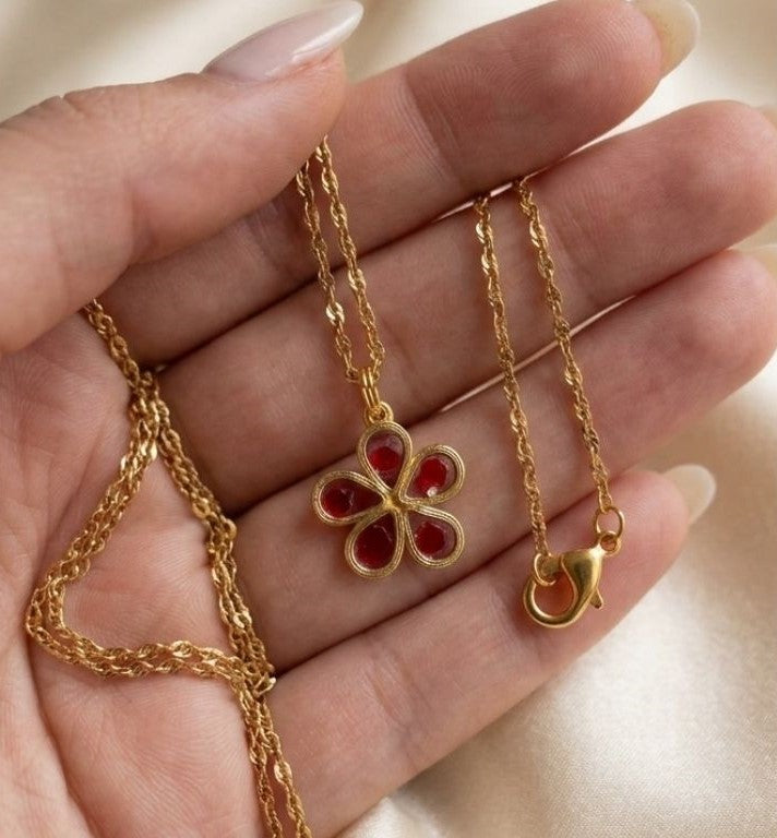 Golden Blossom Sparkle Pendant – Elegant Floral Necklace