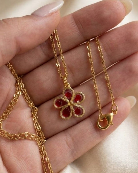 Golden Blossom Sparkle Pendant – Elegant Floral Necklace