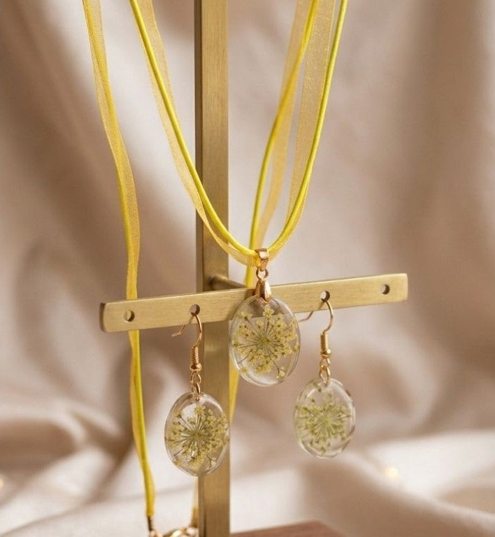 Blush Bloom Resin Jewelry Set – Necklace & Earrings with Preserved Flowers