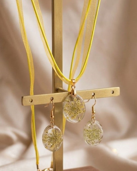 Blush Bloom Resin Jewelry Set – Necklace & Earrings with Preserved Flowers