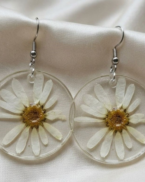 Pure Daisy Bloom Earrings – Handcrafted Botanical Elegance
