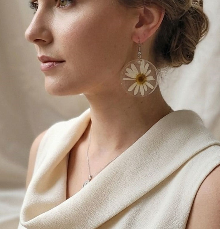 Pure Daisy Bloom Earrings – Handcrafted Botanical Elegance