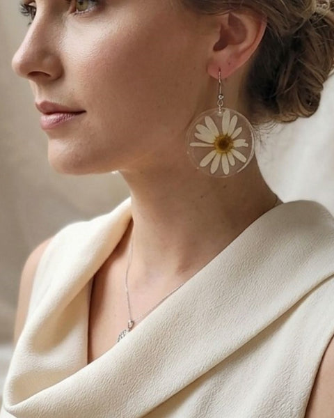 Pure Daisy Bloom Earrings – Handcrafted Botanical Elegance