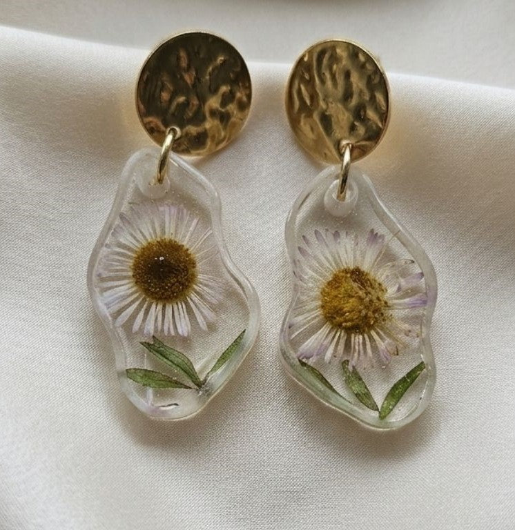 Golden Daisy Whisper Earrings – Handcrafted Botanical Beauty