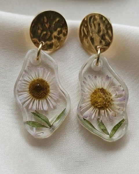 Golden Daisy Whisper Earrings – Handcrafted Botanical Beauty